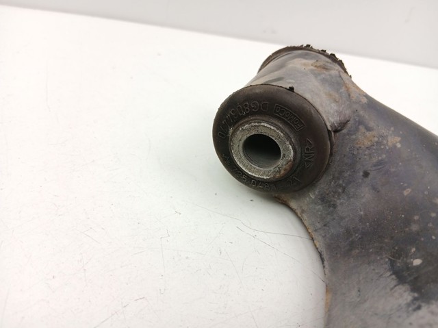 Braço oscilante inferior direito de suspensão dianteira 8V513042BH FORD