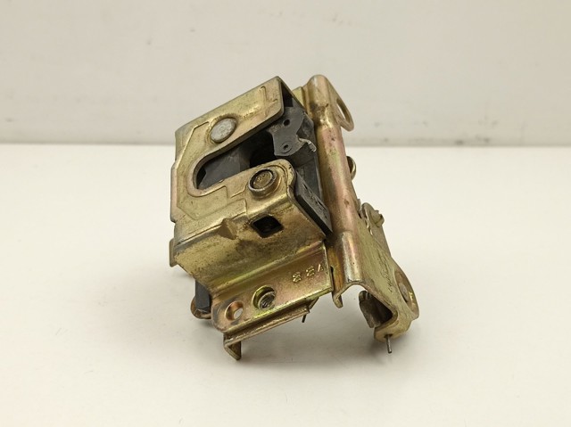 Fecho da porta dianteira esquerda 90120862 OPEL