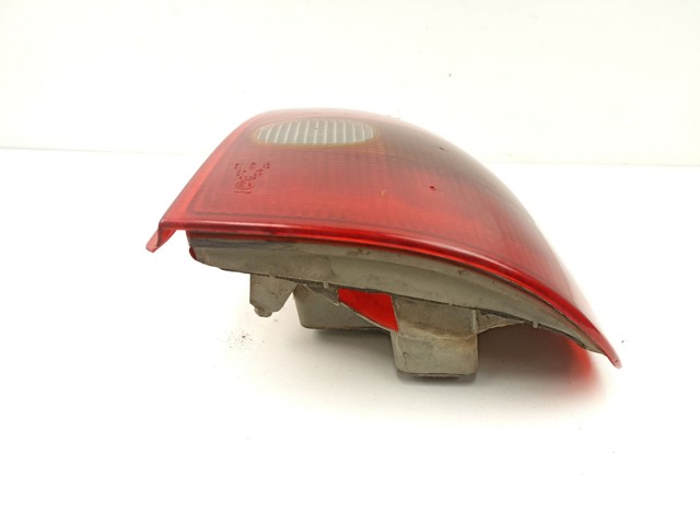 Lanterna traseira direita 90444142 OPEL