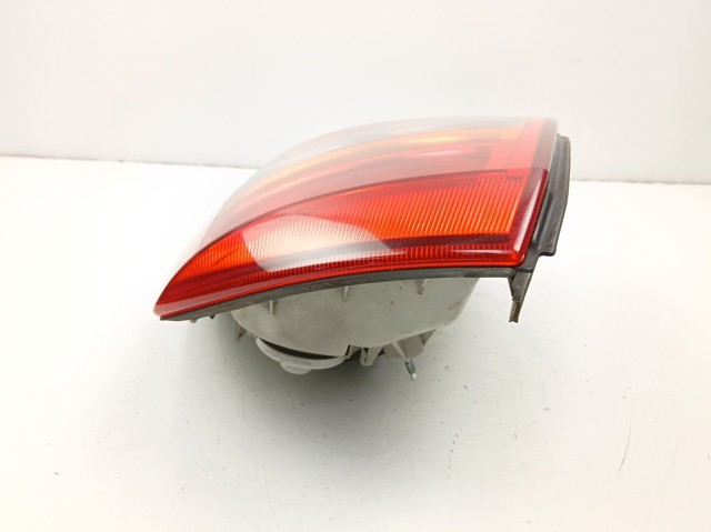 Lanterna traseira direita 90521544 OPEL