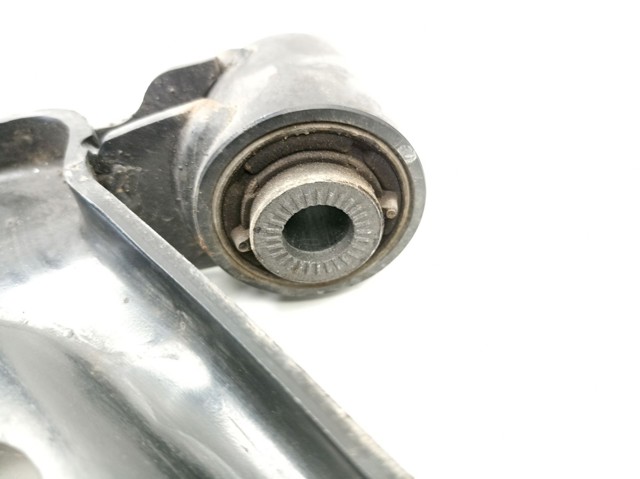 Braço oscilante inferior esquerdo de suspensão dianteira 9816865580 PEUGEOT