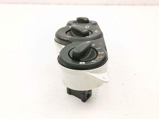 Unidade de controlo dos modos de aquecimento/condicionamento Ford Focus I DNW ao melhor preço