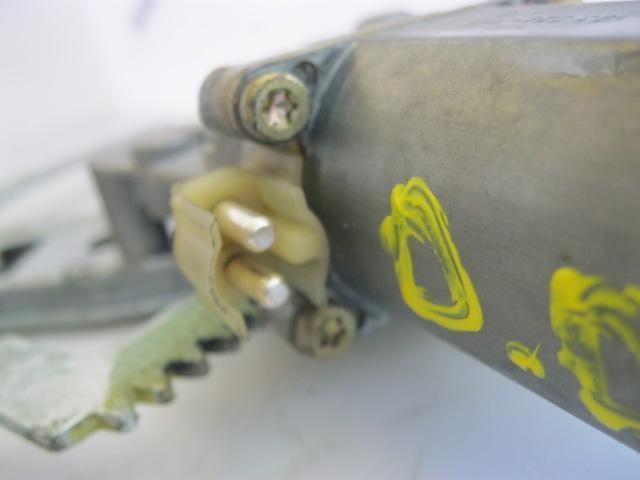 Mecanismo de acionamento de vidro da porta dianteira direita A2027200646 MERCEDES