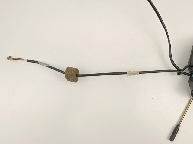 Fecho da porta dianteira direita A2037200435 MERCEDES