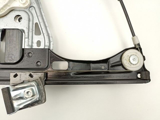 Motor de acionamento de vidro da porta dianteira direita A2118201842 MERCEDES