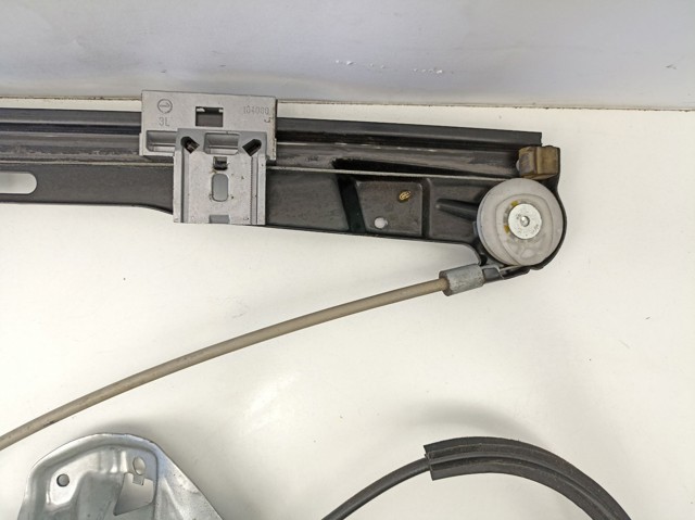 Motor de acionamento de vidro da porta dianteira direita A2208204642 MERCEDES