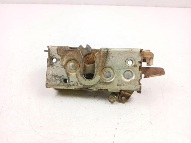 Fecho da porta dianteira direita A9017201135 MERCEDES