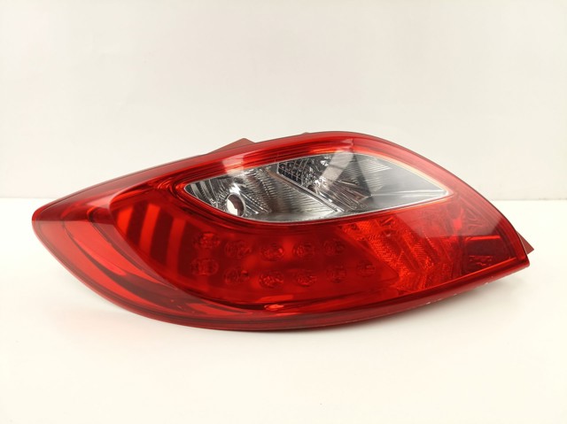 Lanterna traseira esquerda D65151160 MAZDA