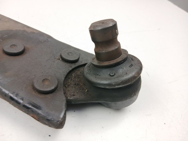 Braço oscilante inferior direito de suspensão dianteira F1F13A423AAA FORD