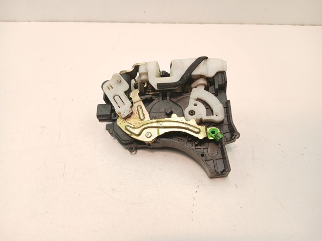 Fecho da porta traseira esquerda MN167699 MITSUBISHI