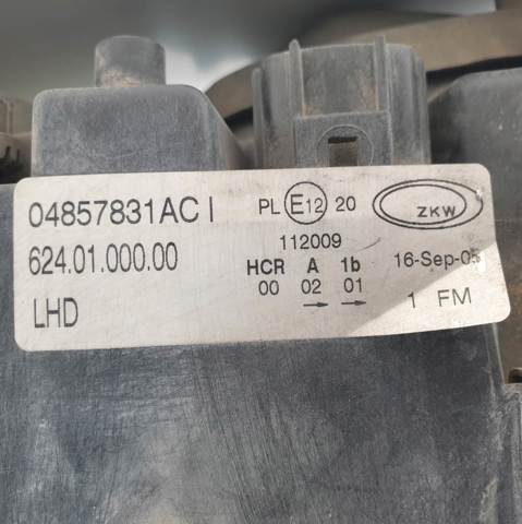 Luz esquerda 04857831AC CHRYSLER