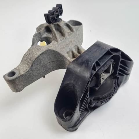 Coxim (suporte) direito de motor 113756731R RENAULT