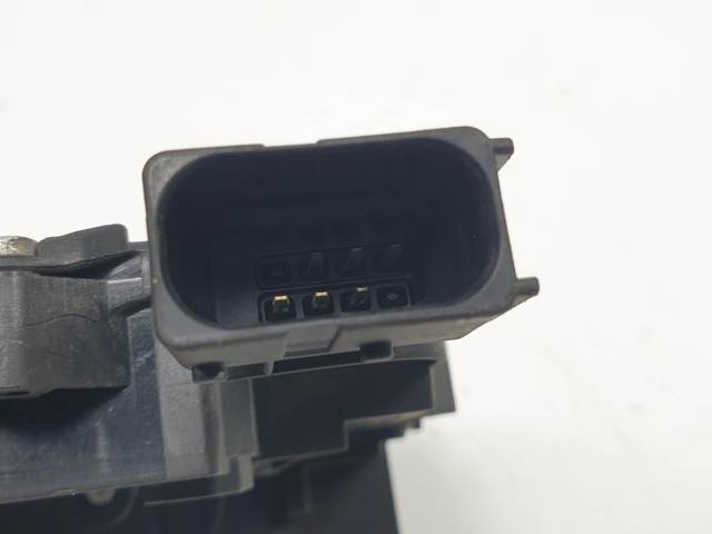 Fecho da porta dianteira esquerda 13258271 OPEL