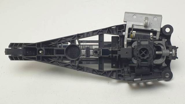 Suporte de maçaneta externa da porta dianteira direita 13308536 OPEL