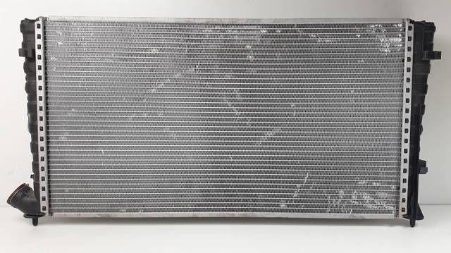 Radiador de esfriamento de motor 1330E2 PEUGEOT
