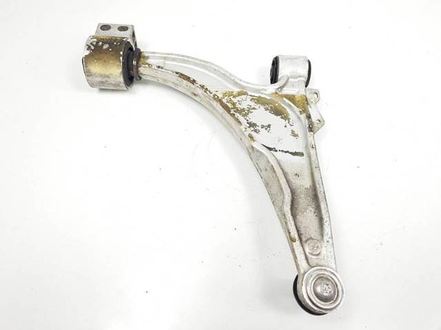 Braço oscilante inferior esquerdo de suspensão dianteira 13401129 OPEL