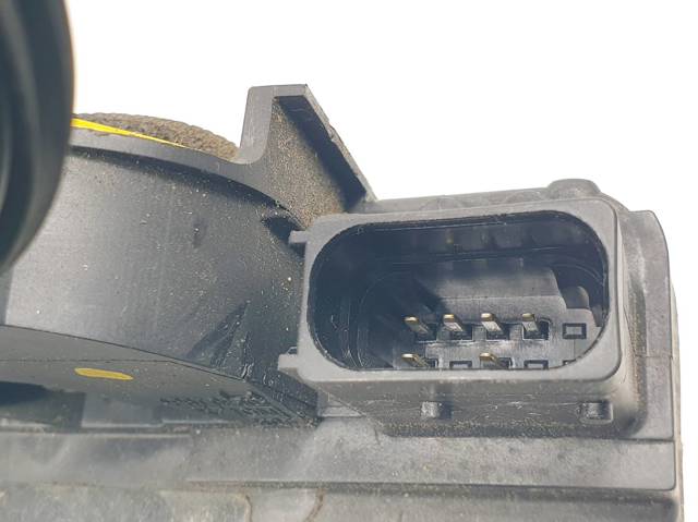 Fecho da porta dianteira esquerda 13577983 OPEL