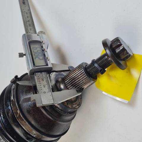 Semieixo (acionador) dianteiro esquerdo 1K0407271LB VAG