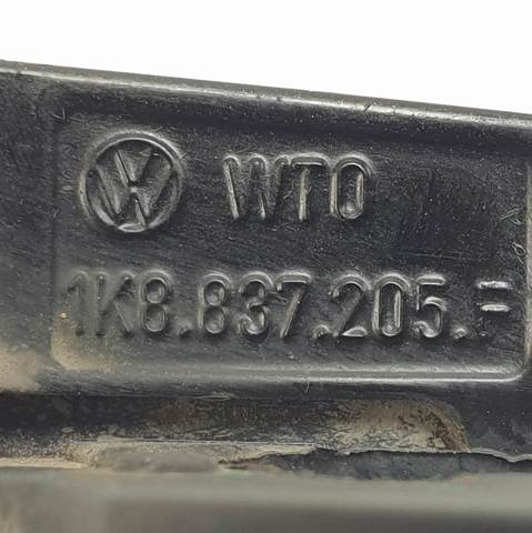 Maçaneta externa dianteira/traseira da porta esquerda 1K8837205F VAG