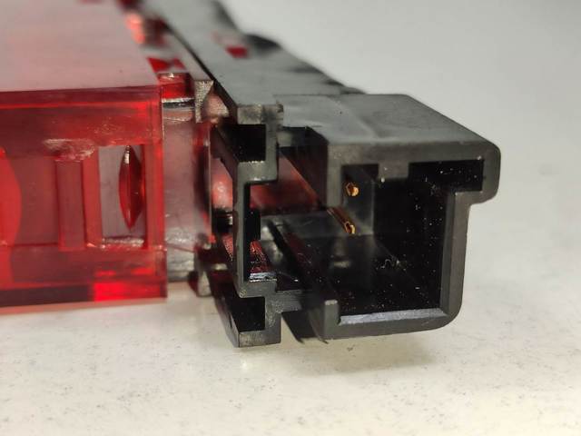 Sinal de parada traseiro adicional 1S7113A613AE FORD