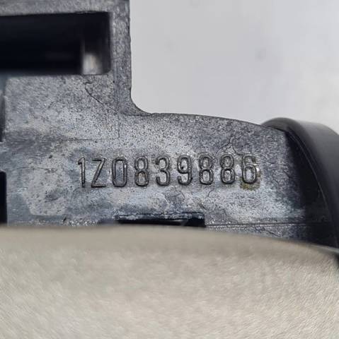 Suporte de maçaneta externa da porta traseira direita 1Z0839886 VAG
