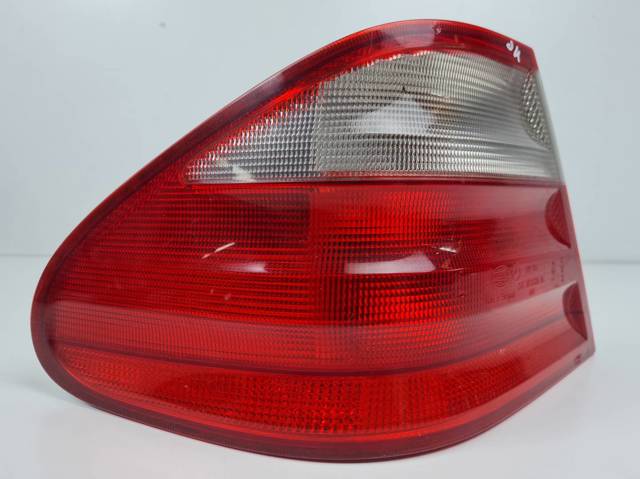 Lanterna traseira esquerda externa 2088200164 MERCEDES