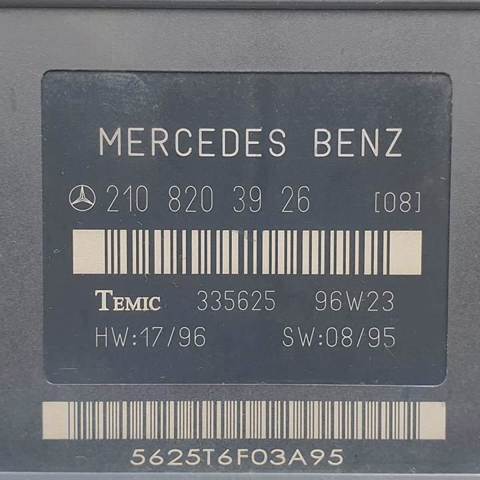 Lanterna traseira esquerda externa 2108203926 MERCEDES