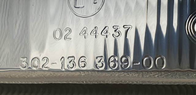 Luz esquerda 30213636900 VAG