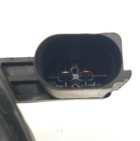 Suporte do freio traseiro direito 32353310C NISSAN