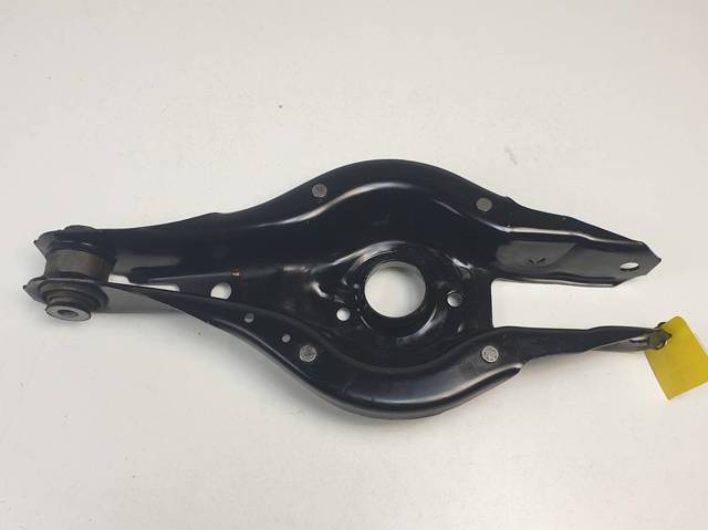 Braço oscilante inferior esquerdo de suspensão traseira/direita 33326792541 BMW