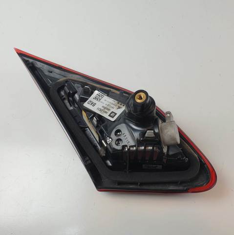 Lanterna traseira direita interna 39012624 OPEL
