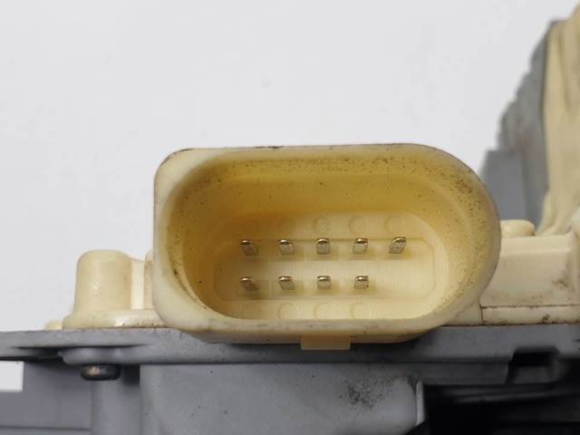 Fecho da porta dianteira esquerda 3C1837015B VAG