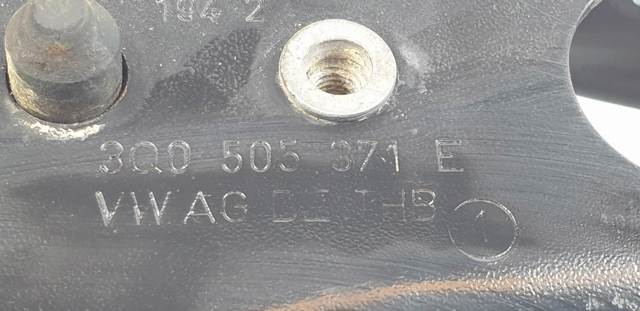 Braço oscilante inferior esquerdo de suspensão traseira/direita 3Q0505311G VAG