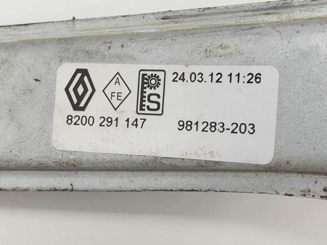 Mecanismo de acionamento de vidro da porta dianteira direita 400861F RENAULT