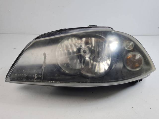 Luz esquerda 4451115L VAG
