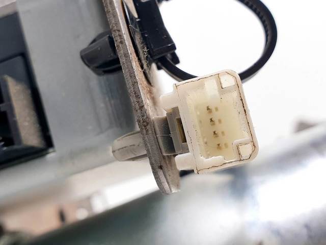 Coluna da direção 488109U13A NISSAN