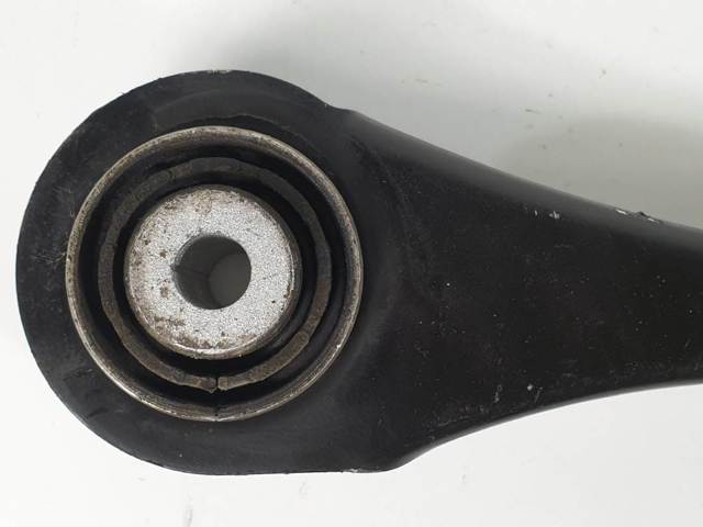 Braço oscilante transversal esquerdo de suspensão traseira 4M0505291D VAG