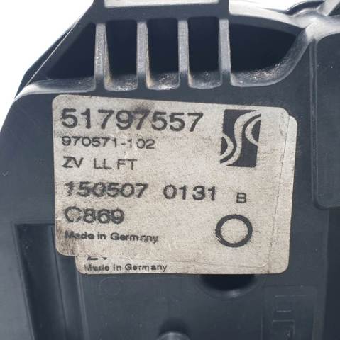 Fecho da porta dianteira esquerda 51797557 FIAT