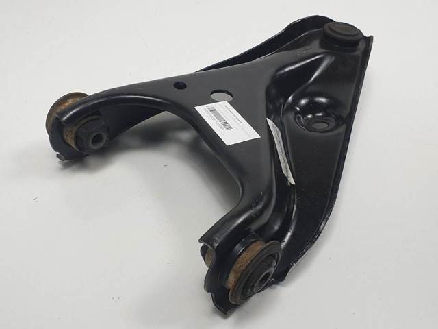 Braço oscilante inferior esquerdo de suspensão dianteira 545017081R RENAULT