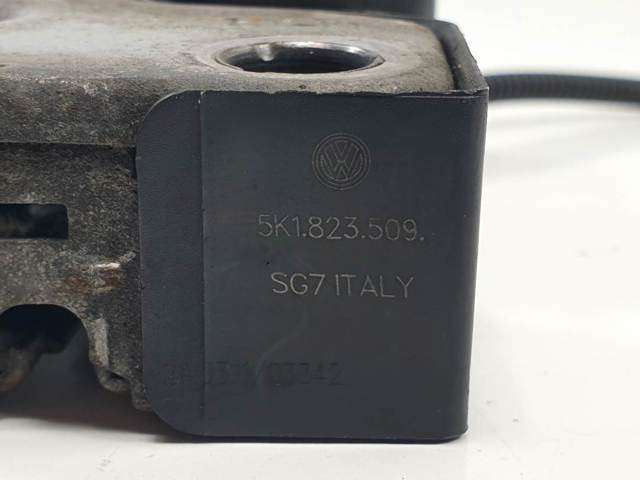 Fecho da capota 5K1823509 VAG
