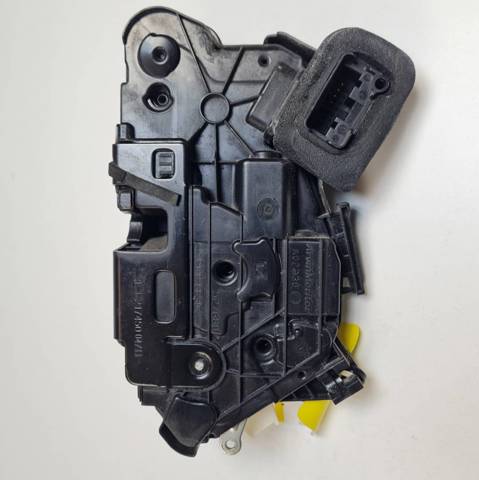 Fecho da porta dianteira esquerda 5K1837015B VAG