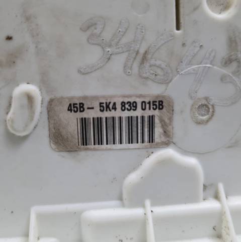 Fecho da porta traseira esquerda 5K4839015B VAG