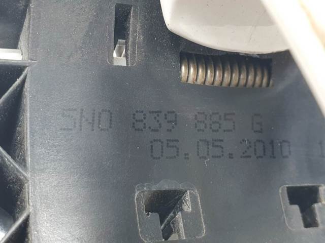 Suporte de maçaneta externa da porta dianteira esquerda 5N0837885G VAG