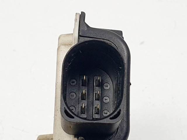 Fecho da porta traseira direita 5N0839016A VAG