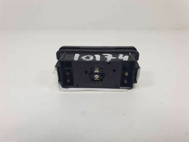 Botão de ativação do sinal de emergência 61311374220 BMW