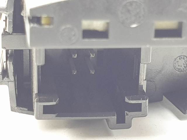 Botão de ativação do sinal de emergência 61319354186 BMW