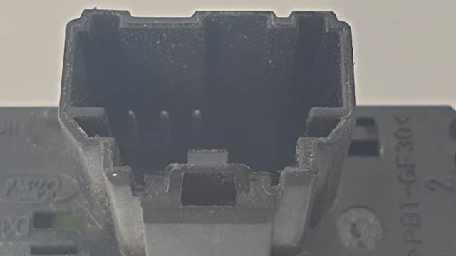 Botão de ativação do sinal de emergência 6M2T13A350AA FORD