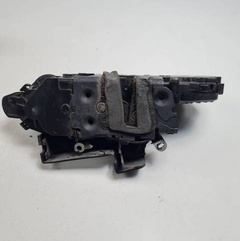 Fecho da porta dianteira esquerda 6W8A21813GD JAGUAR