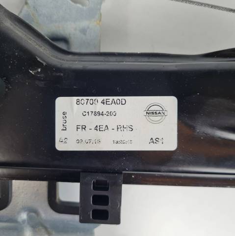Mecanismo de acionamento de vidro da porta dianteira direita 807004EA0D NISSAN