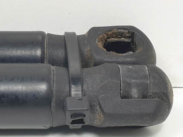 Amortecedor de tampa de porta-malas (de 3ª/5ª porta traseira) 8186068L00 SUZUKI